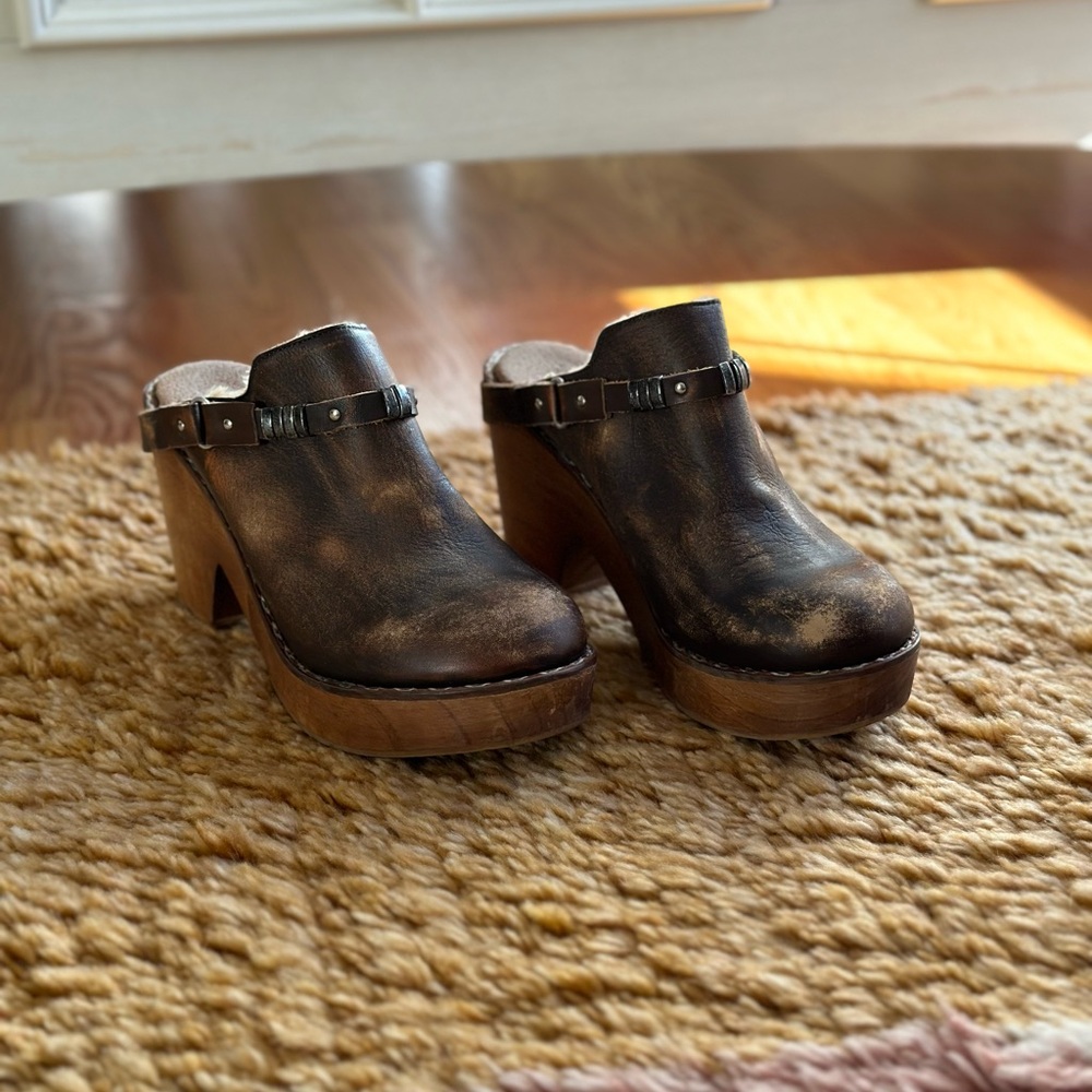 Free People Women's Brown Leather Clogs